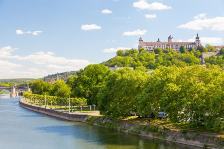 Spazierwege in der Würzburger Innenstadt am Main